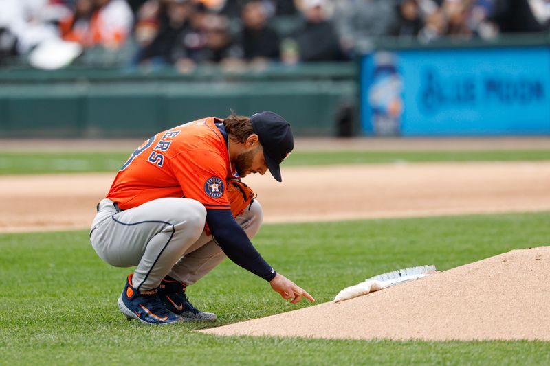 May 4, 2025; Chicago, Illinois, USA; Houston Astros starting pitcher Lance McCullers Jr. (43) gets ready to pitch in a baseball game against the Chicago White Sox at Rate Field. Mandatory Credit: Kamil Krzaczynski-Imagn Images
