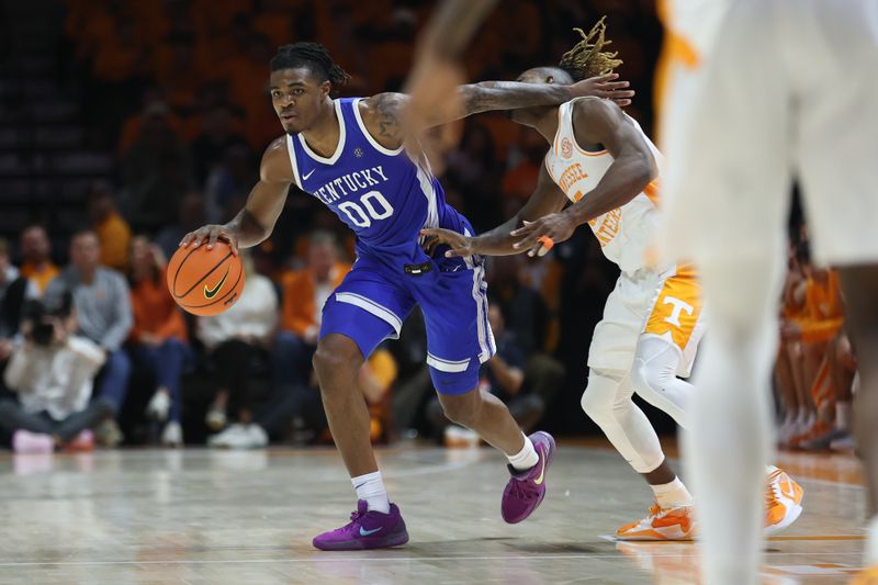 Jan 28, 2025; Knoxville, Tennessee, USA; Kentucky Wildcats guard Otega Oweh (00) moves the ball against Tennessee Volunteers guard Jahmai Mashack (15) during the second half at Thompson-Boling Arena at Food City Center. Mandatory Credit: Randy Sartin-Imagn Images