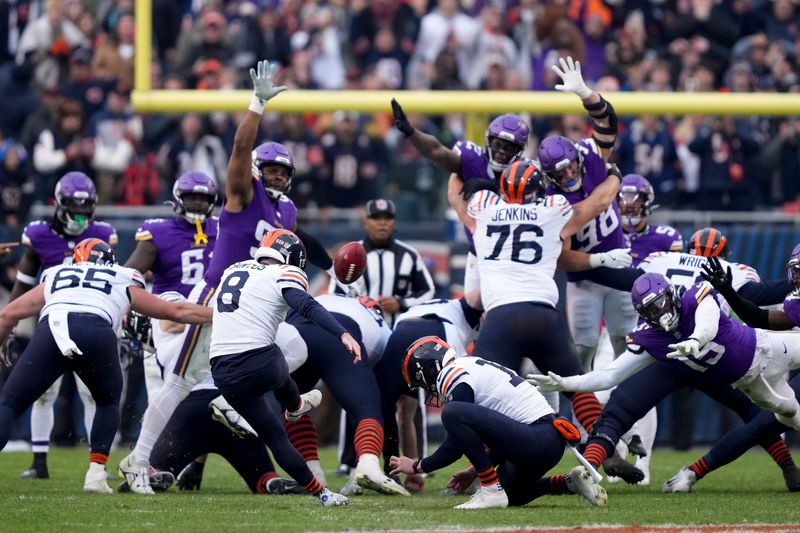 Chicago Bears place kicker Cairo Santos (8) makes a field goal to tie the game late in the second half of an NFL football game against the Minnesota Vikings, Sunday, Nov. 24, 2024, in Chicago. (AP Photo/Charles Rex Arbogast)