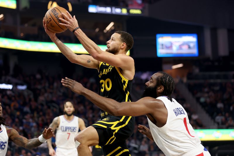 SAN FRANCISCO, CALIFORNIA - FEBRUARY 14: Stephen Curry #30 of the Golden State Warriors is guarded by James Harden #1 of the LA Clippers at Chase Center on February 14, 2024 in San Francisco, California. NOTE TO USER: User expressly acknowledges and agrees that, by downloading and or using this photograph, User is consenting to the terms and conditions of the Getty Images License Agreement.  (Photo by Ezra Shaw/Getty Images)