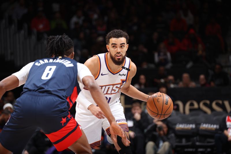 WASHINGTON, DC -?JANUARY 16 :  Tyus Jones #21 of the Phoenix Suns handles the ball during the game against the Washington Wizards on January 16, 2025 at Capital One Arena in Washington, DC. NOTE TO USER: User expressly acknowledges and agrees that, by downloading and or using this Photograph, user is consenting to the terms and conditions of the Getty Images License Agreement. Mandatory Copyright Notice: Copyright 2024 NBAE (Photo by Stephen Gosling/NBAE via Getty Images)