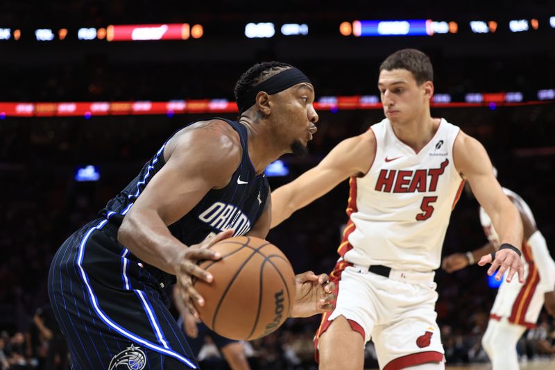 MIAMI, FLORIDA - OCTOBER 23: Wendell Carter Jr. #34 of the Orlando Magic controls the ball ahead of Nikola Jovic #5 of the Miami Heat during the second half at Kaseya Center on October 23, 2024 in Miami, Florida. NOTE TO USER: User expressly acknowledges and agrees that, by downloading and or using this photograph, User is consenting to the terms and conditions of the Getty Images License Agreement. (Photo by Carmen Mandato/Getty Images)