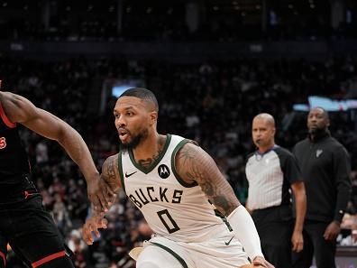 TORONTO, CANADA - NOVEMBER 15:  Damian Lillard #0 of the Milwaukee Bucks handles the ball during the game against the Toronto Raptors on November 15, 2023 at the Scotiabank Arena in Toronto, Ontario, Canada.  NOTE TO USER: User expressly acknowledges and agrees that, by downloading and or using this Photograph, user is consenting to the terms and conditions of the Getty Images License Agreement.  Mandatory Copyright Notice: Copyright 2023 NBAE (Photo by Jordan Jones/NBAE via Getty Images)