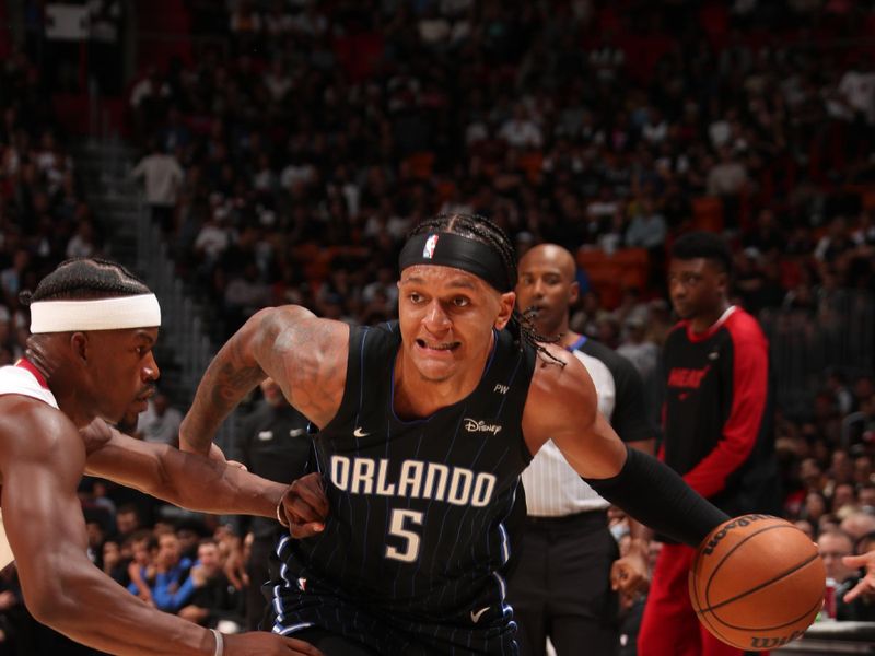 MIAMI, FL - OCTOBER 23: Paolo Banchero #5 of the Orlando Magic drives to the basket during the game against the Miami Heat on October 23, 2024 at Kaseya Center in Miami, Florida. NOTE TO USER: User expressly acknowledges and agrees that, by downloading and or using this Photograph, user is consenting to the terms and conditions of the Getty Images License Agreement. Mandatory Copyright Notice: Copyright 2024 NBAE (Photo by Issac Baldizon/NBAE via Getty Images)