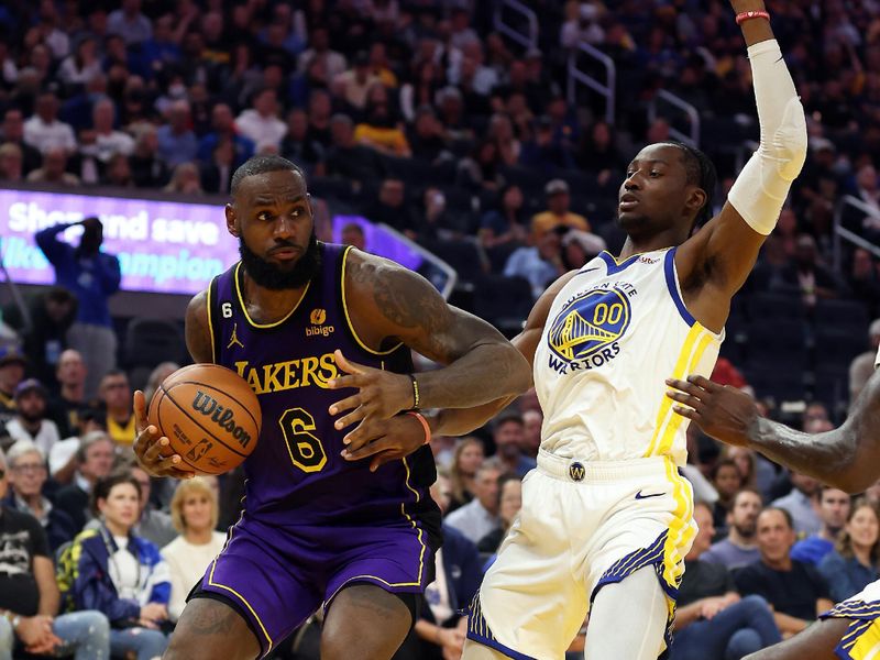 SAN FRANCISCO, CALIFORNIA - OCTOBER 18:  LeBron James #6 of the Los Angeles Lakers drives toward the basket as Jonathan Kuminga #00 of the Golden State Warriors defends during the 3rd quarter of the game at Chase Center on October 18, 2022 in San Francisco, California. NOTE TO USER: User expressly acknowledges and agrees that, by downloading and or using this photograph, User is consenting to the terms and conditions of the Getty Images License Agreement. (Photo by Ezra Shaw/Getty Images)