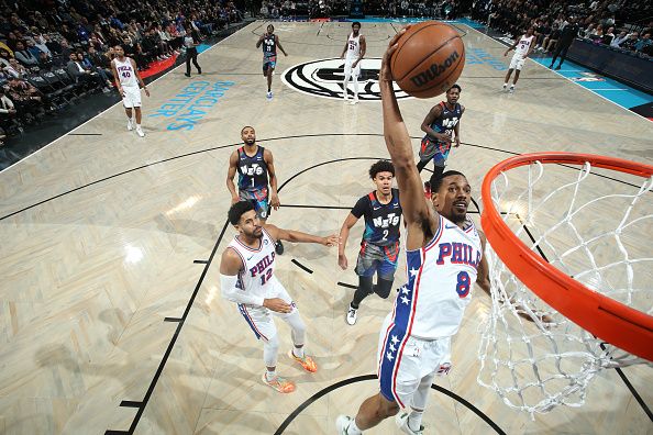 BROOKLYN, NY - NOVEMBER 19: De'Anthony Melton #8 of the Philadelphia 76ers drives to the basket during the game against the Brooklyn Nets on November 19, 2023 at Barclays Center in Brooklyn, New York. NOTE TO USER: User expressly acknowledges and agrees that, by downloading and or using this Photograph, user is consenting to the terms and conditions of the Getty Images License Agreement. Mandatory Copyright Notice: Copyright 2023 NBAE (Photo by Nathaniel S. Butler/NBAE via Getty Images)