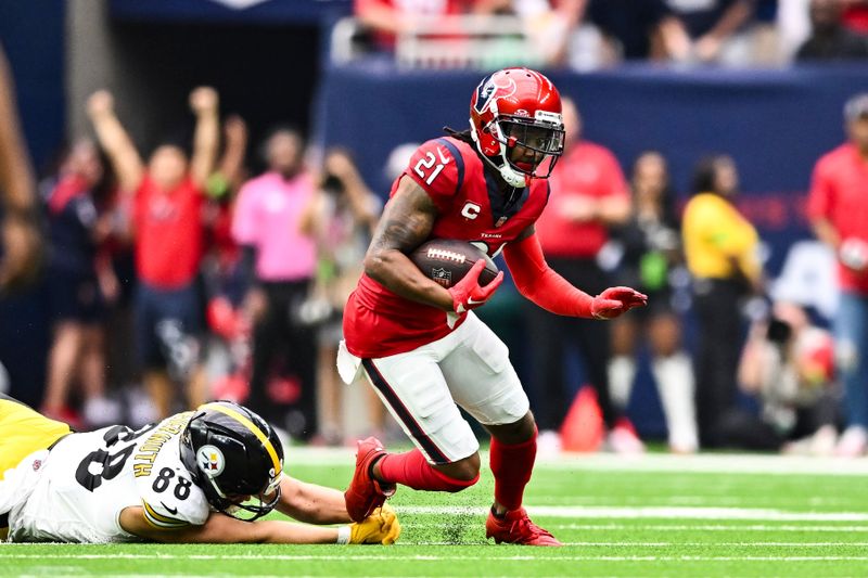 Houston Texans cornerback Steven Nelson (21) in action during the first half of an NFL football game against Pittsburg Steelers, Sunday, Oct. 1, 2023 in Houston, TX. (AP Photo/Maria Lysaker)