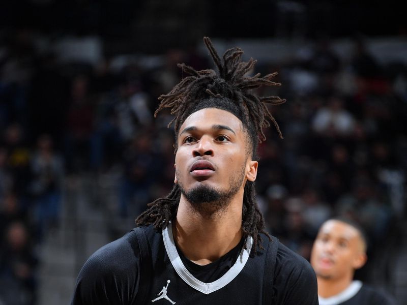SAN ANTONIO, TX - DECEMBER 5: Stephon Castle #5 of the San Antonio Spurs shoots a free throw during the game against the Chicago Bulls on December 5, 2024 at the Frost Bank Center in San Antonio, Texas. NOTE TO USER: User expressly acknowledges and agrees that, by downloading and or using this photograph, user is consenting to the terms and conditions of the Getty Images License Agreement. Mandatory Copyright Notice: Copyright 2024 NBAE (Photos by Michael Gonzales/NBAE via Getty Images)