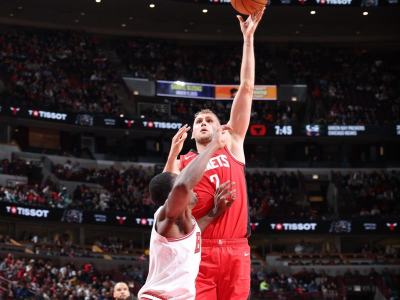 CHICAGO, IL - NOVEMBER 17:  Jock Landale #2 of the Houston Rockets shoots the ball during the game against the Chicago Bulls during a regular season game on November 17, 2024 at United Center in Chicago, Illinois. NOTE TO USER: User expressly acknowledges and agrees that, by downloading and or using this photograph, User is consenting to the terms and conditions of the Getty Images License Agreement. Mandatory Copyright Notice: Copyright 2024 NBAE (Photo by Jeff Haynes/NBAE via Getty Images)