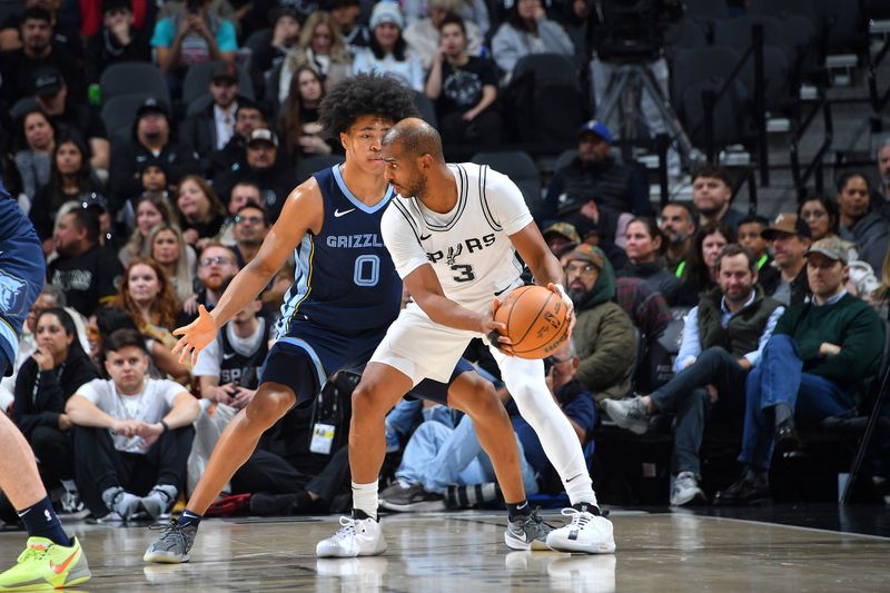 SAN ANTONIO, TX - JANUARY 17: Chris Paul #3 of the San Antonio Spurs handles the ball during the game against the Memphis Grizzlies on January 17, 2025 at the Frost Bank Center in San Antonio, Texas. NOTE TO USER: User expressly acknowledges and agrees that, by downloading and or using this photograph, user is consenting to the terms and conditions of the Getty Images License Agreement. Mandatory Copyright Notice: Copyright 2025 NBAE (Photos by Michael Gonzales/NBAE via Getty Images)