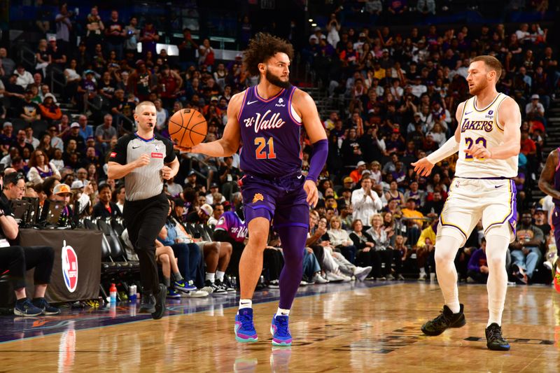 PHOENIX, AZ - FEBRUARY 25: David Roddy #21 of the Phoenix Suns dribbles the ball during the game against the Los Angeles Lakers on February 25, 2024 at Footprint Center in Phoenix, Arizona. NOTE TO USER: User expressly acknowledges and agrees that, by downloading and or using this photograph, user is consenting to the terms and conditions of the Getty Images License Agreement. Mandatory Copyright Notice: Copyright 2024 NBAE (Photo by Kate Frese/NBAE via Getty Images)