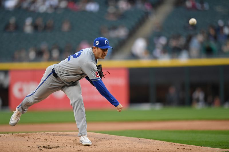 Apr 15, 2024; Chicago, Illinois, USA; Kansas City Royals starting pitcher Seth Lugo pitches during the first inning against the Chicago White Sox at Guaranteed Rate Field. Mandatory Credit: Patrick Gorski-USA TODAY Sports