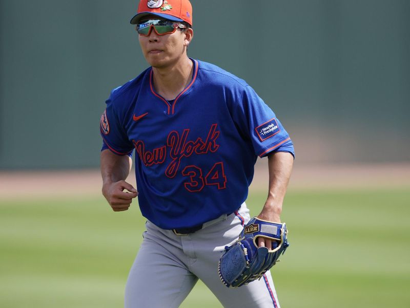 Mar 7, 2026; Jupiter, Florida, USA;  New York Mets pitcher Kodai Senga (34) warms-up before the start of the game against the St. Louis Cardinals at Roger Dean Chevrolet Stadium. Mandatory Credit: Jim Rassol-Imagn Images