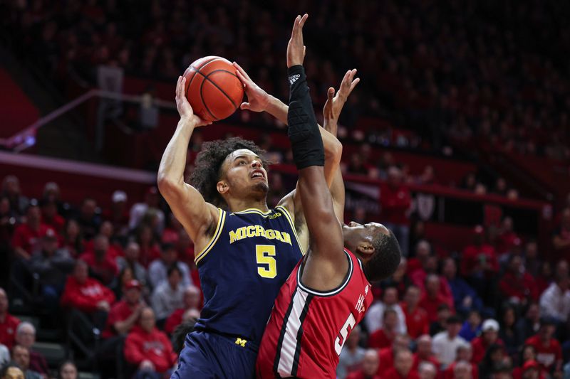 Feb 29, 2024; Piscataway, New Jersey, USA; Michigan Wolverines forward Terrance Williams II (5) drives for a shot against Rutgers Scarlet Knights forward Aundre Hyatt (5) during the first half at Jersey Mike's Arena. Mandatory Credit: Vincent Carchietta-USA TODAY Sports