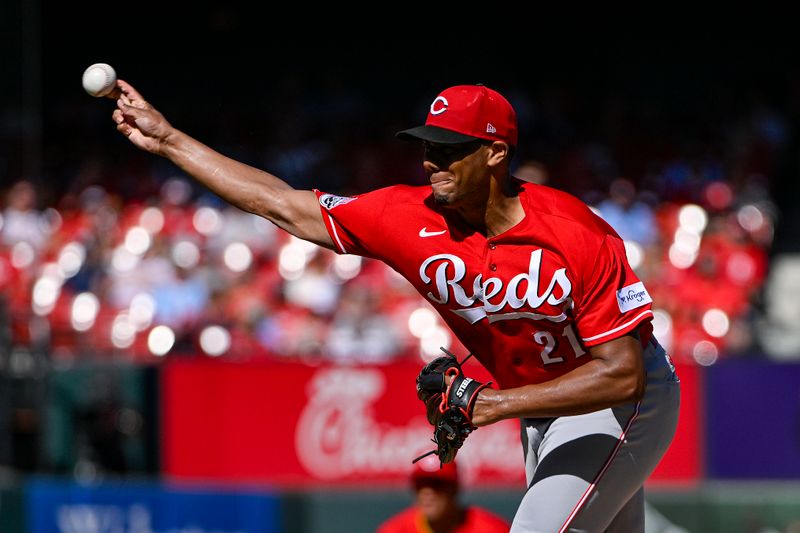 Oct 1, 2023; St. Louis, Missouri, USA;  Cincinnati Reds starting pitcher Hunter Greene (21) pitches against the St. Louis Cardinals during the first inning at Busch Stadium. Mandatory Credit: Jeff Curry-USA TODAY Sports