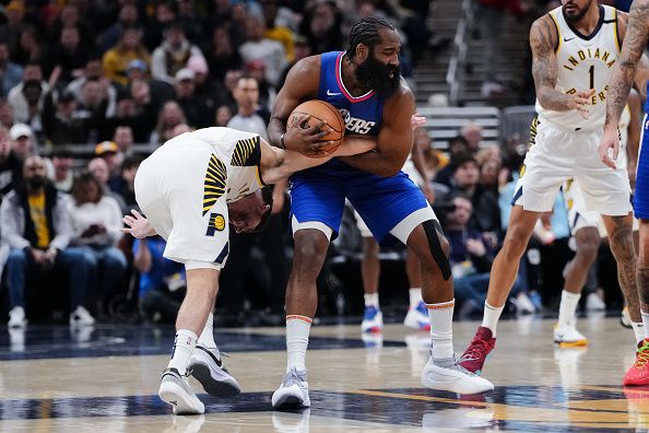 INDIANAPOLIS, INDIANA - DECEMBER 18: T.J. McConnell #9 of the Indiana Pacers and James Harden #1 of the Los Angeles Clippers battle for the ball in the second quarter at Gainbridge Fieldhouse on December 18, 2023 in Indianapolis, Indiana. NOTE TO USER: User expressly acknowledges and agrees that, by downloading and or using this photograph, User is consenting to the terms and conditions of the Getty Images License Agreement. (Photo by Dylan Buell/Getty Images)