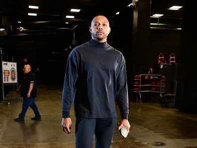 PHOENIX, AZ - NOVEMBER 15: Eric Gordon #23 of the Phoenix Suns arrives to the arena before the game against the Minnesota Timberwolves on November 15, 2023 at Footprint Center in Phoenix, Arizona. NOTE TO USER: User expressly acknowledges and agrees that, by downloading and or using this photograph, user is consenting to the terms and conditions of the Getty Images License Agreement. Mandatory Copyright Notice: Copyright 2023 NBAE (Photo by Barry Gossage/NBAE via Getty Images)