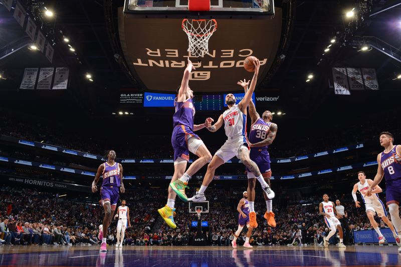 PHOENIX, AZ - FEBRUARY 14:  Evan Fournier #31 of the Detroit Pistons drives to the basket during the game against the Phoenix Suns on February 14, 2024 at Footprint Center in Phoenix, Arizona. NOTE TO USER: User expressly acknowledges and agrees that, by downloading and or using this photograph, user is consenting to the terms and conditions of the Getty Images License Agreement. Mandatory Copyright Notice: Copyright 2024 NBAE (Photo by Barry Gossage/NBAE via Getty Images)