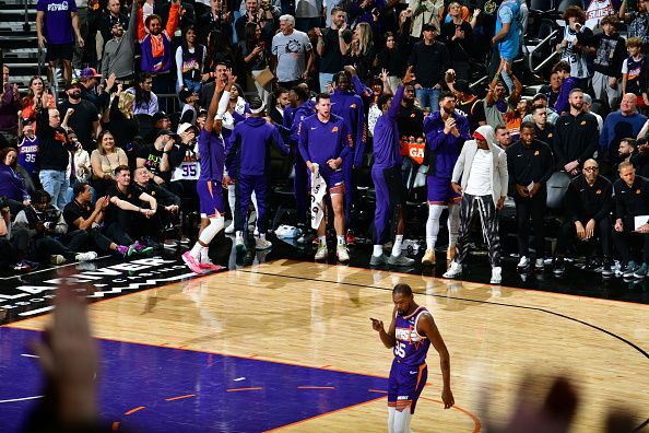 PHOENIX, AZ - NOVEMBER 2: The Phoenix Suns celebrates during the game against the San Antonio Spurs on November 2, 2023 at Footprint Center in Phoenix, Arizona. NOTE TO USER: User expressly acknowledges and agrees that, by downloading and or using this photograph, user is consenting to the terms and conditions of the Getty Images License Agreement. Mandatory Copyright Notice: Copyright 2023 NBAE (Photo by Kate Frese/NBAE via Getty Images)