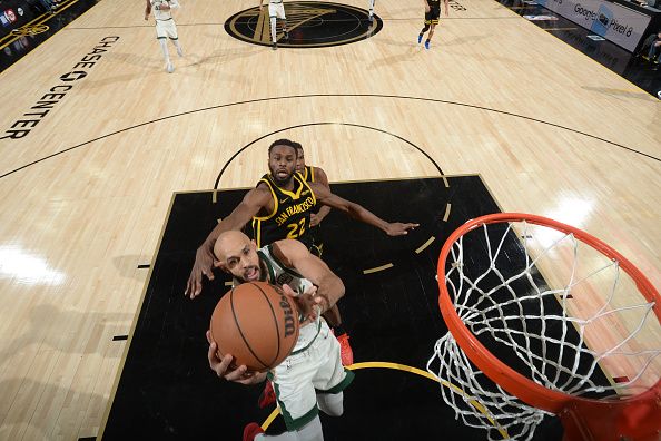 SAN FRANCISCO, CA - DECEMBER 19:  Derrick White #9 of the Boston Celtics drives to the basket during the game against the Golden State Warriors on December 19, 2023 at Chase Center in San Francisco, California. NOTE TO USER: User expressly acknowledges and agrees that, by downloading and or using this photograph, user is consenting to the terms and conditions of Getty Images License Agreement. Mandatory Copyright Notice: Copyright 2023 NBAE (Photo by Noah Graham/NBAE via Getty Images)