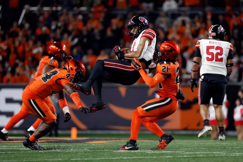 Sep 29, 2023; Corvallis, Oregon, USA; Utah Utes corner back Smith Snowden (17) catches a pass while being defended by Oregon State Beavers defensive back Noble Thomas (21) during the second half at Reser Stadium. Mandatory Credit: Soobum Im-USA TODAY Sports