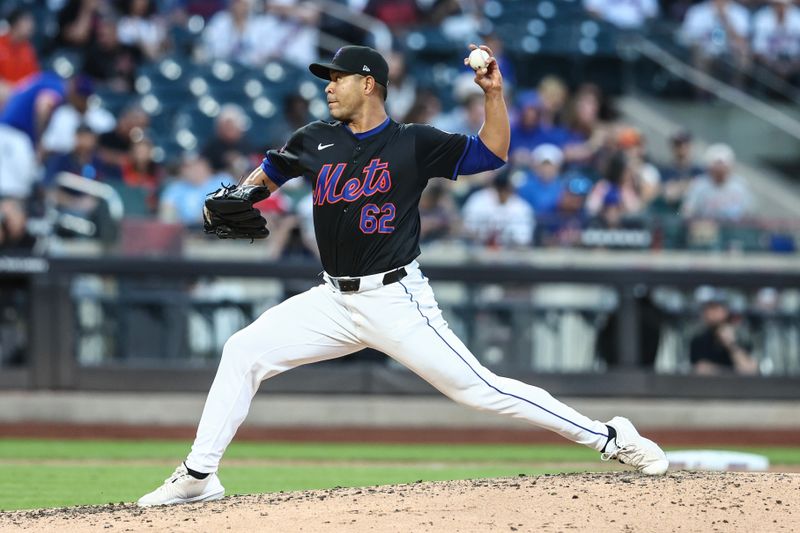 Jun 28, 2024; New York City, New York, USA;  New York Mets starting pitcher Jose Quintana (62) pitches in the third inning against the Houston Astros at Citi Field. Mandatory Credit: Wendell Cruz-USA TODAY Sports