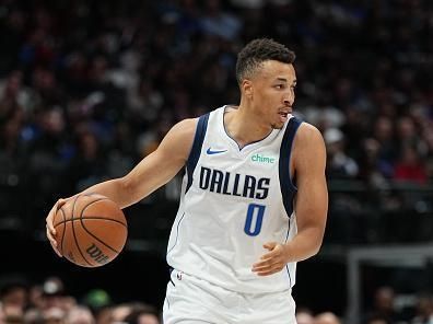 DALLAS, TX - NOVEMBER 1: Dante Exum #0 of the Dallas Mavericks dribbles the ball during the game against the Chicago Bulls on November 1, 2023 at the American Airlines Center in Dallas, Texas. NOTE TO USER: User expressly acknowledges and agrees that, by downloading and or using this photograph, User is consenting to the terms and conditions of the Getty Images License Agreement. Mandatory Copyright Notice: Copyright 2023 NBAE (Photo by Glenn James/NBAE via Getty Images)