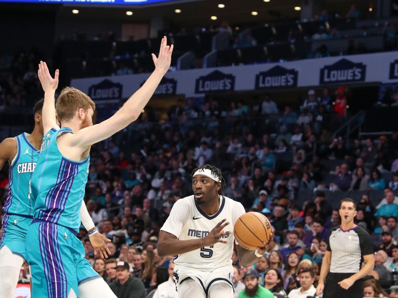 CHARLOTTE, NC - FEBRUARY 10:  Vince Williams Jr. #5 of the Memphis Grizzlies goes to the basket during the game on February 10, 2024 at Spectrum Center in Charlotte, North Carolina. NOTE TO USER: User expressly acknowledges and agrees that, by downloading and or using this photograph, User is consenting to the terms and conditions of the Getty Images License Agreement.  Mandatory Copyright Notice:  Copyright 2024 NBAE (Photo by Brock Williams-Smith/NBAE via Getty Images)