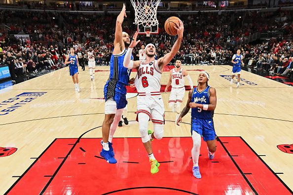 CHICAGO, ILLINOIS - NOVEMBER 15:  Alex Caruso #6 of the Chicago Bulls controls the ball against the Orlando Magic on November 15, 2023 at United Center in Chicago, Illinois.   NOTE TO USER: User expressly acknowledges and agrees that, by downloading and or using this photograph, User is consenting to the terms and conditions of the Getty Images License Agreement.  (Photo by Jamie Sabau/Getty Images)