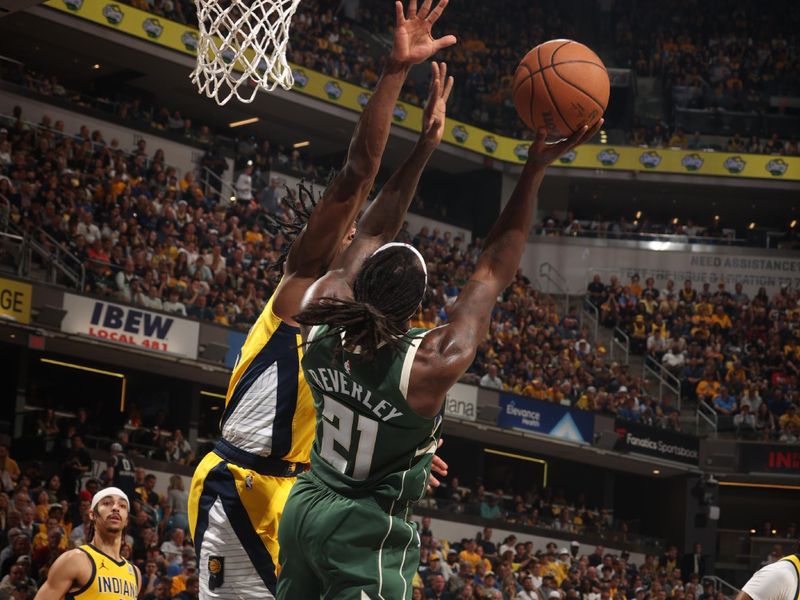 INDIANAPOLIS, IN - APRIL 28: Patrick Beverley #21 of the Milwaukee Bucks drives to the basket during the game against the Indiana Pacers during Round 1 Game 4 of the 2024 NBA Playoffs on April 28, 2024 at Gainbridge Fieldhouse in Indianapolis, Indiana. NOTE TO USER: User expressly acknowledges and agrees that, by downloading and or using this Photograph, user is consenting to the terms and conditions of the Getty Images License Agreement. Mandatory Copyright Notice: Copyright 2024 NBAE (Photo by Nathaniel S. Butler/NBAE via Getty Images)