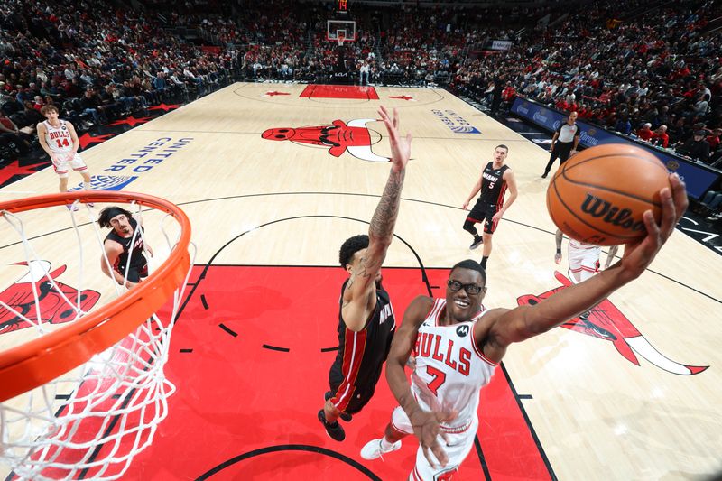 CHICAGO, IL - FEBRUARY 4:  Jalen Smith #7 of the Chicago Bulls drives to the basket during the game against the Miami Heat on February 4 2025 at United Center in Chicago, Illinois. NOTE TO USER: User expressly acknowledges and agrees that, by downloading and or using this photograph, User is consenting to the terms and conditions of the Getty Images License Agreement. Mandatory Copyright Notice: Copyright 2025 NBAE (Photo by Jeff Haynes/NBAE via Getty Images)