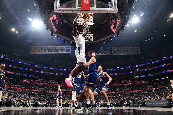 LOS ANGELES, CA - DECEMBER 14: Kobe Brown #21 of the LA Clippers dunks the ball during the game against the Golden State Warriors on December 14, 2023 at Crypto.Com Arena in Los Angeles, California. NOTE TO USER: User expressly acknowledges and agrees that, by downloading and/or using this Photograph, user is consenting to the terms and conditions of the Getty Images License Agreement. Mandatory Copyright Notice: Copyright 2023 NBAE (Photo by Adam Pantozzi/NBAE via Getty Images)