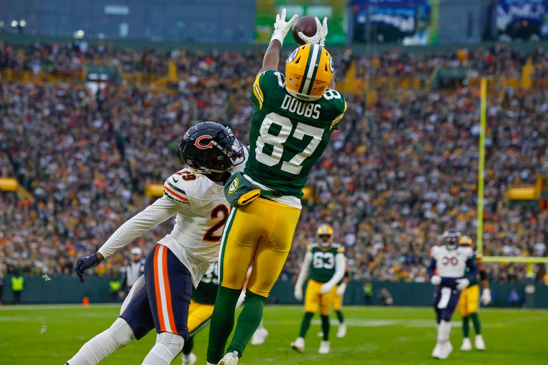 Green Bay Packers wide receiver Romeo Doubs (87) catches the ball during an NFL football game against the Chicago Bears Sunday, Jan. 7, 2024, in Green Bay, Wis. (AP Photo/Jeffrey Phelps