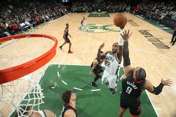 MILWAUKEE, WI - DECEMBER 17: Khris Middleton #22 of the Milwaukee Bucks shoots the ball during the game against the Houston Rockets on December 17, 2023 at the Fiserv Forum Center in Milwaukee, Wisconsin. NOTE TO USER: User expressly acknowledges and agrees that, by downloading and or using this Photograph, user is consenting to the terms and conditions of the Getty Images License Agreement. Mandatory Copyright Notice: Copyright 2023 NBAE (Photo by Gary Dineen/NBAE via Getty Images).