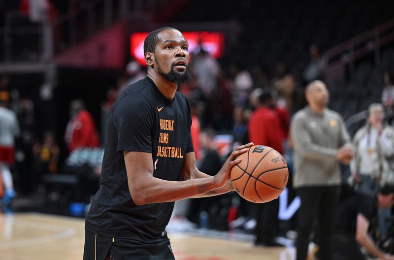 ATLANTA, GEORGIA - FEBRUARY 02: Kevin Durant #35 of the Phoenix Suns warms up before the game against the Atlanta Hawks at State Farm Arena on February 02, 2024 in Atlanta, Georgia. NOTE TO USER: User expressly acknowledges and agrees that, by downloading and/or using this photograph, user is consenting to the terms and conditions of the Getty Images License Agreement.  (Photo by Paras Griffin/Getty Images)