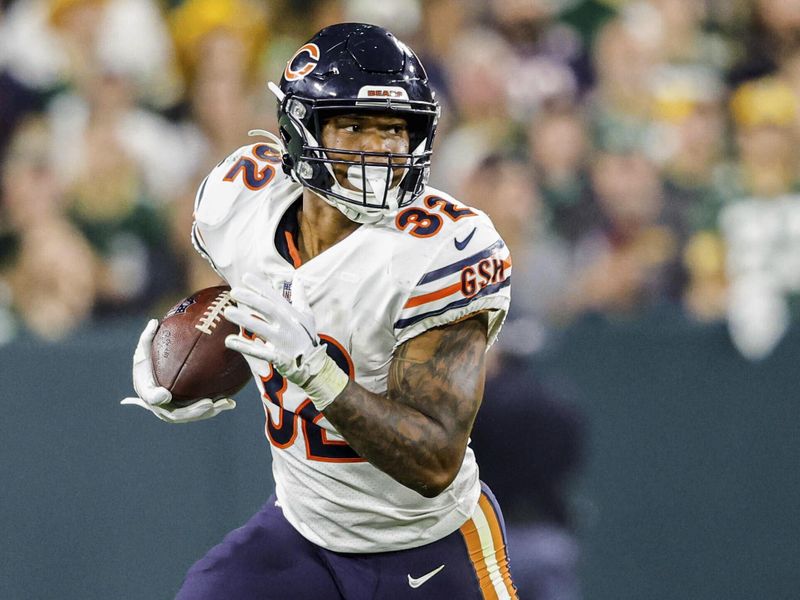 Chicago Bears running back David Montgomery (32) runs during an NFL against the the Green Bay Packers Sunday, Sept. 18, 2022, in Green Bay, Wis. (AP Photo/Jeffrey Phelps)