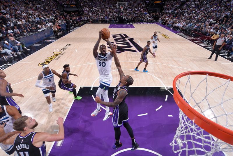 SACRAMENTO, CA - OCTOBER 24: Julius Randle #30 of the Minnesota Timberwolves shoots the ball during the game against the Sacramento Kings on October 24, 2024 at Golden 1 Center in Sacramento, California. NOTE TO USER: User expressly acknowledges and agrees that, by downloading and or using this Photograph, user is consenting to the terms and conditions of the Getty Images License Agreement. Mandatory Copyright Notice: Copyright 2024 NBAE (Photo by Rocky Widner/NBAE via Getty Images)