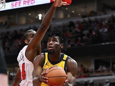 CHICAGO, ILLINOIS - DECEMBER 28:  Aaron Nesmith #23 of the Indiana Pacers attempts a reverse lay up while being defended by Patrick Williams #44 of the Chicago Bulls in the first half on December 28, 2023 at the United Center in Chicago, Illinois.   NOTE TO USER: User expressly acknowledges and agrees that, by downloading and or using this photograph, User is consenting to the terms and conditions of the Getty Images License Agreement.  (Photo by Jamie Sabau/Getty Images)