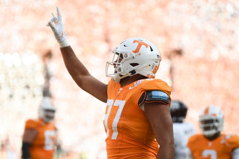 Oct 14, 2023; Knoxville, TN, USA; Tennessee tight end Jacob Warren (87) celebrates his touchdown during a football game between Tennessee and Texas A&M at Neyland Stadium in Knoxville, Tenn., on Saturday, Oct. 14, 2023. Mandatory Credit: Saul Young-USA TODAY Sports