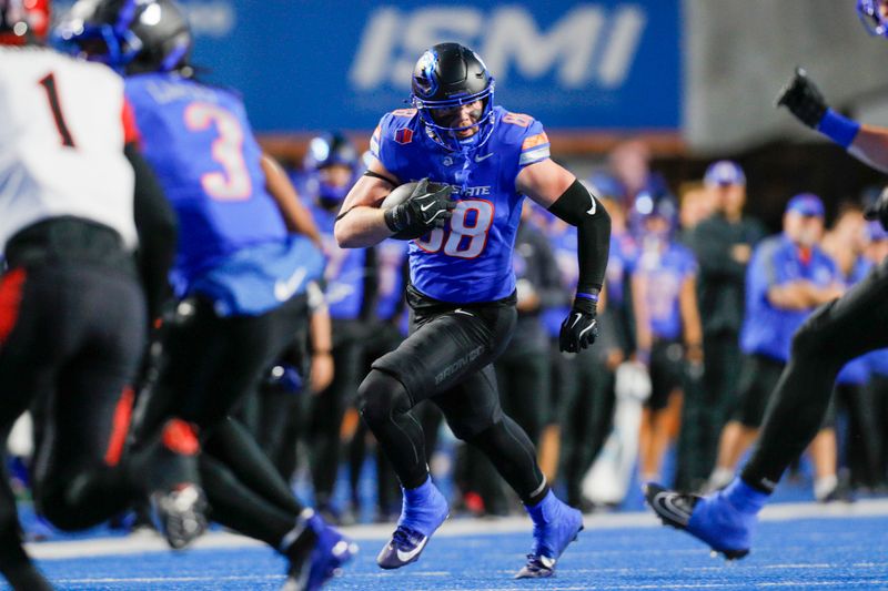 Nov 1, 2024; Boise, Idaho, USA; Boise State Broncos tight end Matt Wagner (88) runs for gain during the first quarter  against the San Diego State Aztecs at Albertsons Stadium. Mandatory Credit: Brian Losness-Imagn Images


