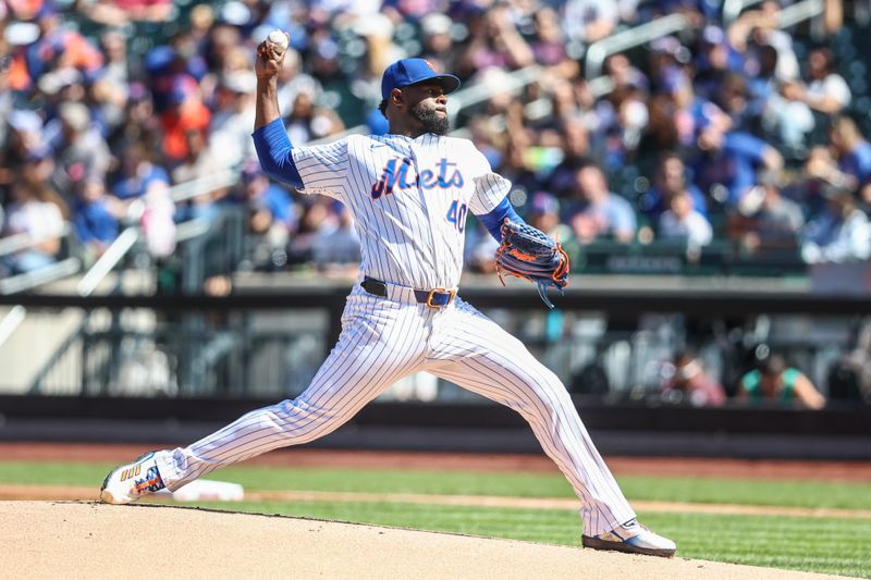 Sep 8, 2024; New York City, New York, USA;  New York Mets starting pitcher Luis Severino (40) pitches in the first inning against the Cincinnati Reds at Citi Field. Mandatory Credit: Wendell Cruz-Imagn Images