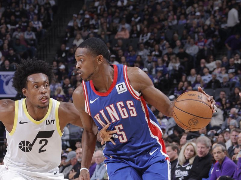 SACRAMENTO, CA - NOVEMBER 16: De'Aaron Fox #5 of the Sacramento Kings dribbles the ball during the game against the Utah Jazz on November 16, 2024 at Golden 1 Center in Sacramento, California. NOTE TO USER: User expressly acknowledges and agrees that, by downloading and or using this Photograph, user is consenting to the terms and conditions of the Getty Images License Agreement. Mandatory Copyright Notice: Copyright 2024 NBAE (Photo by Rocky Widner/NBAE via Getty Images)