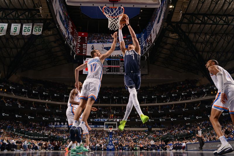 DALLAS, TX - FEBRUARY 10: Dwight Powell #7 of the Dallas Mavericks dunks the ball during the game against the Oklahoma City Thunder on February 10, 2024 at the American Airlines Center in Dallas, Texas. NOTE TO USER: User expressly acknowledges and agrees that, by downloading and or using this photograph, User is consenting to the terms and conditions of the Getty Images License Agreement. Mandatory Copyright Notice: Copyright 2024 NBAE (Photo by Glenn James/NBAE via Getty Images)