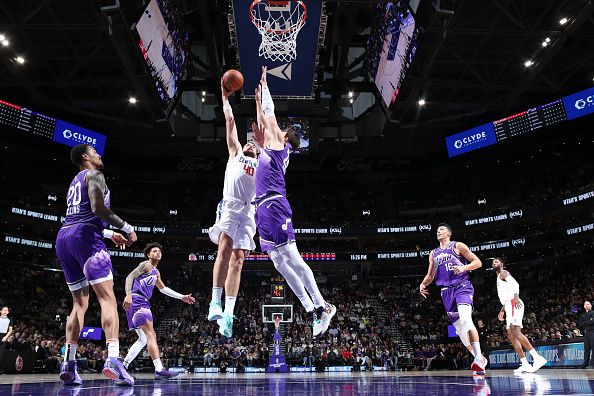 SALT LAKE CITY, UT - DECEMBER 8: Ivica Zubac #40 of the LA Clippers drives to the basket during the game against the Utah Jazz on December 8, 2023 at vivint.SmartHome Arena in Salt Lake City, Utah. NOTE TO USER: User expressly acknowledges and agrees that, by downloading and or using this Photograph, User is consenting to the terms and conditions of the Getty Images License Agreement. Mandatory Copyright Notice: Copyright 2023 NBAE (Photo by Melissa Majchrzak/NBAE via Getty Images)