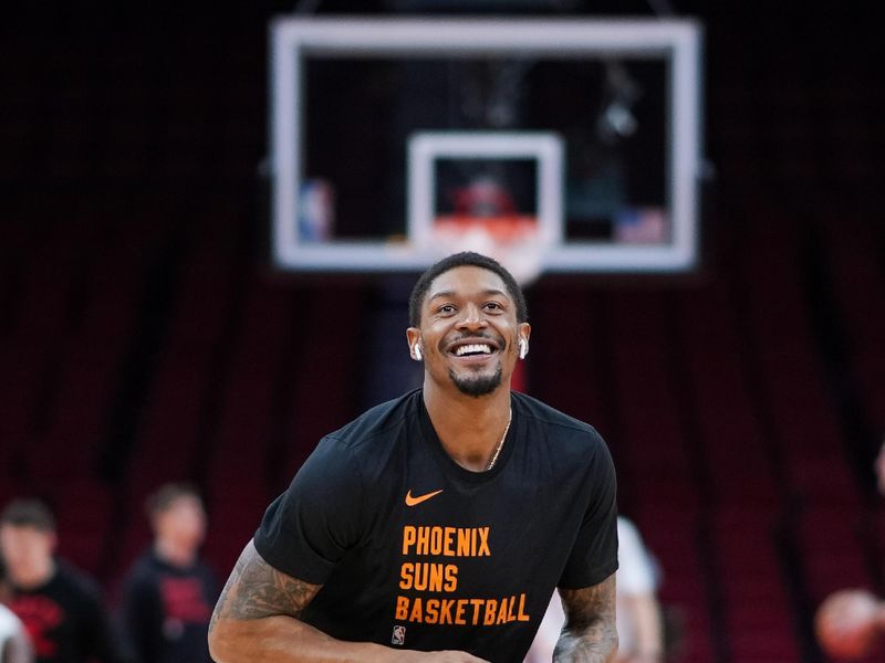 HOUSTON, TEXAS - DECEMBER 27: Bradley Beal #3 of the Phoenix Suns lines up to shoot the ball during warmups prior to the game against the Houston Rockets at Toyota Center on December 27, 2023 in Houston, Texas. User expressly acknowledges and agrees that, by downloading and or using this photograph, User is consenting to the terms and conditions of the Getty Images License Agreement. (Photo by Alex Bierens de Haan/Getty Images)