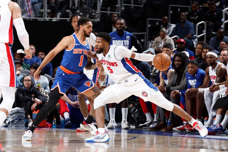 DETROIT, MI - APRIL 27: Cameron Payne #1 of the New York Knicks plays defense during the game against Malik Beasley #5 of the Detroit Pistons during Round 1 Game 4 of the 2025 NBA Playoffs on April 27, 2025 at Little Caesars Arena in Detroit, Michigan. NOTE TO USER: User expressly acknowledges and agrees that, by downloading and/or using this photograph, User is consenting to the terms and conditions of the Getty Images License Agreement. Mandatory Copyright Notice: Copyright 2025 NBAE (Photo by Brian Sevald/NBAE via Getty Images)