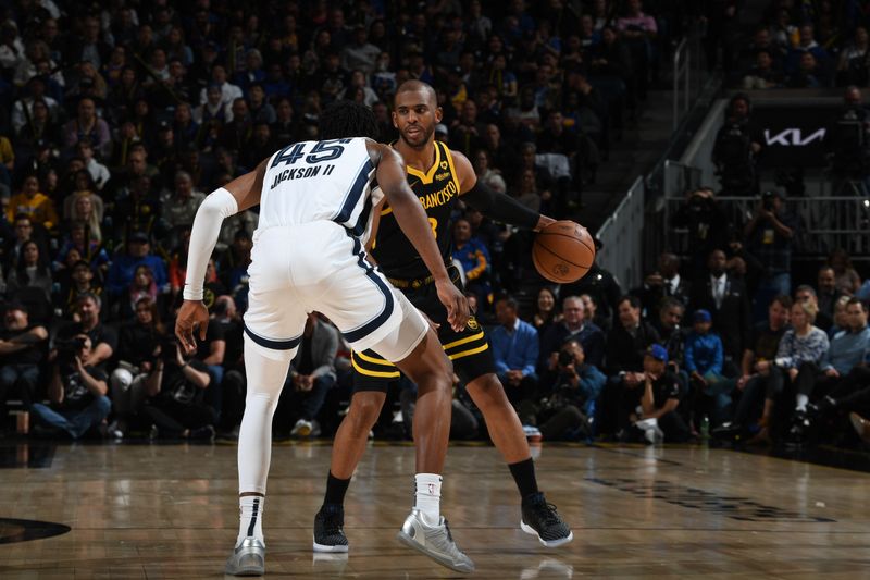 SAN FRANCISCO, CA - MARCH 20: Chris Paul #3 of the Golden State Warriors dribbles the ball during the game against the Memphis Grizzlies on March 20, 2024 at Chase Center in San Francisco, California. NOTE TO USER: User expressly acknowledges and agrees that, by downloading and or using this photograph, user is consenting to the terms and conditions of Getty Images License Agreement. Mandatory Copyright Notice: Copyright 2024 NBAE (Photo by Noah Graham/NBAE via Getty Images)