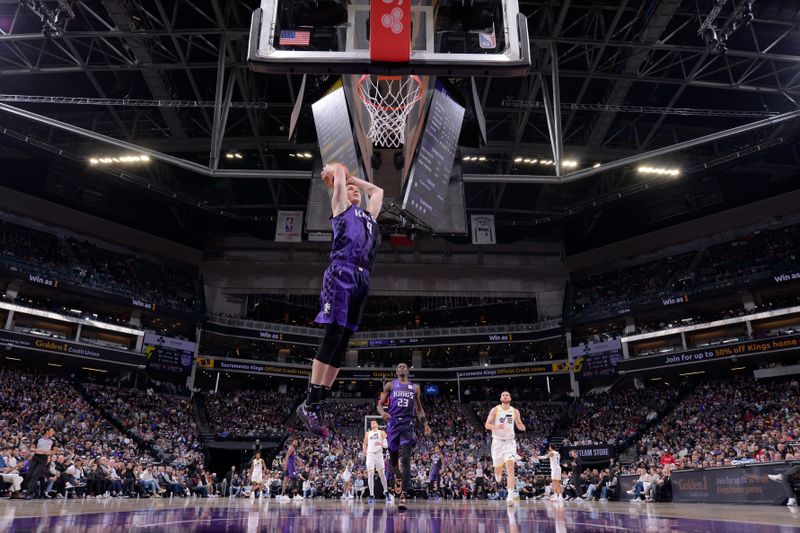 SACRAMENTO, CA - DECEMBER 8: Kevin Huerter #9 of the Sacramento Kings dunks the ball during the game against the Utah Jazz on December 8, 2024 at Golden 1 Center in Sacramento, California. NOTE TO USER: User expressly acknowledges and agrees that, by downloading and or using this Photograph, user is consenting to the terms and conditions of the Getty Images License Agreement. Mandatory Copyright Notice: Copyright 2024 NBAE (Photo by Rocky Widner/NBAE via Getty Images)