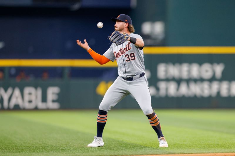 Jun 4, 2024; Arlington, Texas, USA; Detroit Tigers shortstop Zach McKinstry (39) bobbles a ground ball during the fourth inning against the Texas Rangers at Globe Life Field. Mandatory Credit: Andrew Dieb-USA TODAY Sports