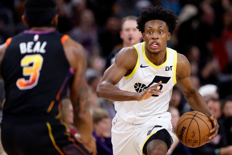 PHOENIX, ARIZONA - FEBRUARY 08: Collin Sexton #2 of the Utah Jazz drives to the basket during the second half against the Phoenix Suns at Footprint Center on February 08, 2024 in Phoenix, Arizona. NOTE TO USER: User expressly acknowledges and agrees that, by downloading and or using this photograph, User is consenting to the terms and conditions of the Getty Images License Agreement.  (Photo by Chris Coduto/Getty Images)
